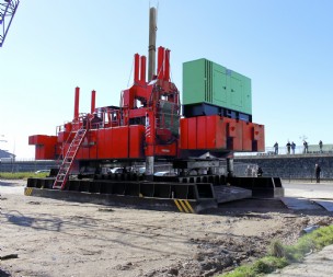 Fundeermachine met paal rood
